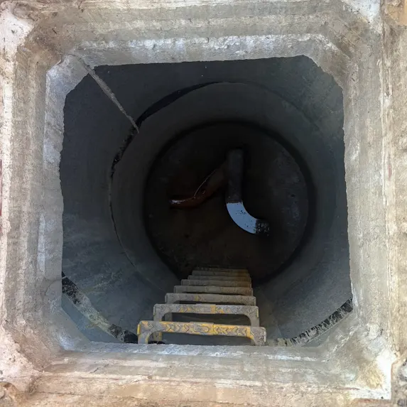 Emergency sewer blockage cleared in Market Harborough, Leicestershire